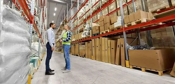 Adiabatikus hűtés logisztikai központban